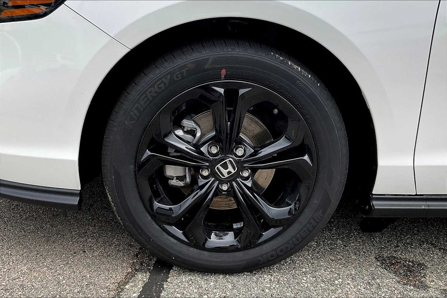 2025 Honda Accord SE - Photo 8