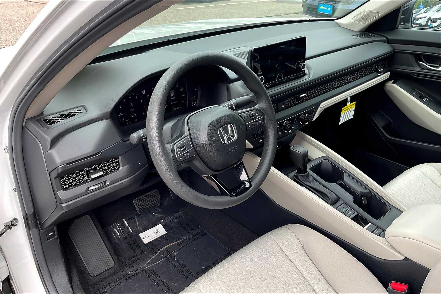 2025 Honda Accord SE - Photo 9