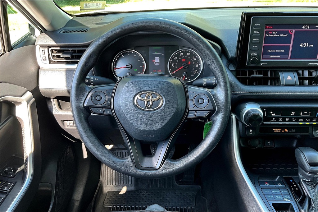 2022 Toyota RAV4 LE - Photo 17