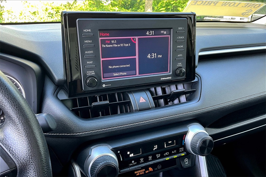 2022 Toyota RAV4 LE - Photo 18