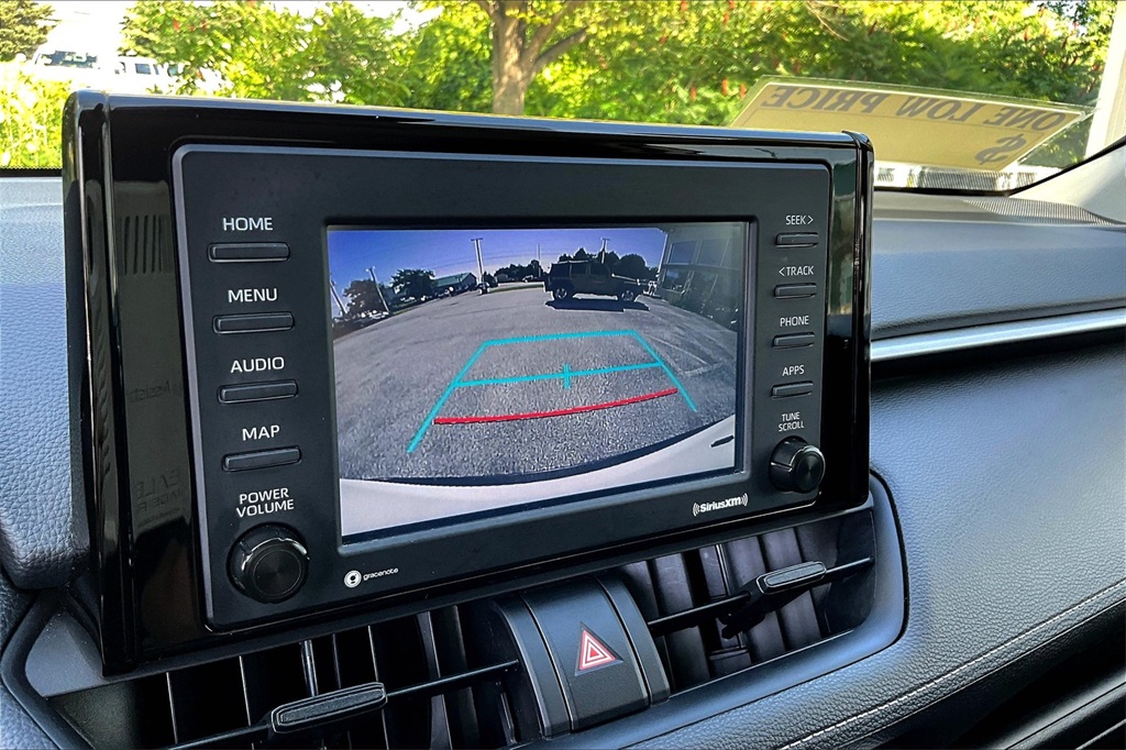 2022 Toyota RAV4 LE - Photo 19