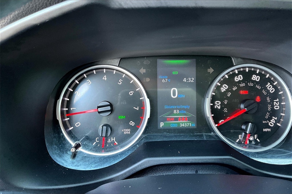 2022 Toyota RAV4 LE - Photo 25