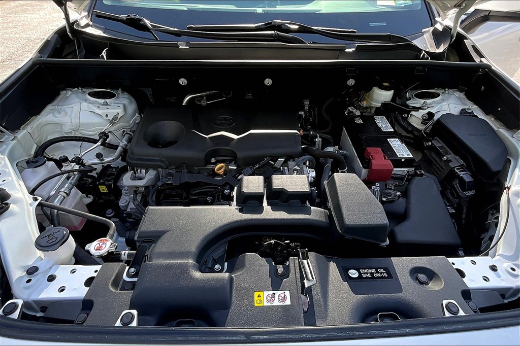 2022 Toyota RAV4 LE - Photo 30