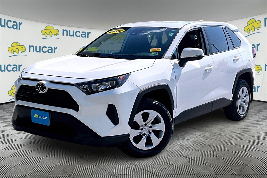 2022 Toyota RAV4 LE - Photo 3