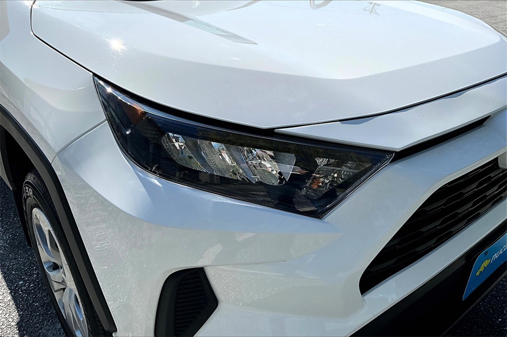 2022 Toyota RAV4 LE - Photo 33