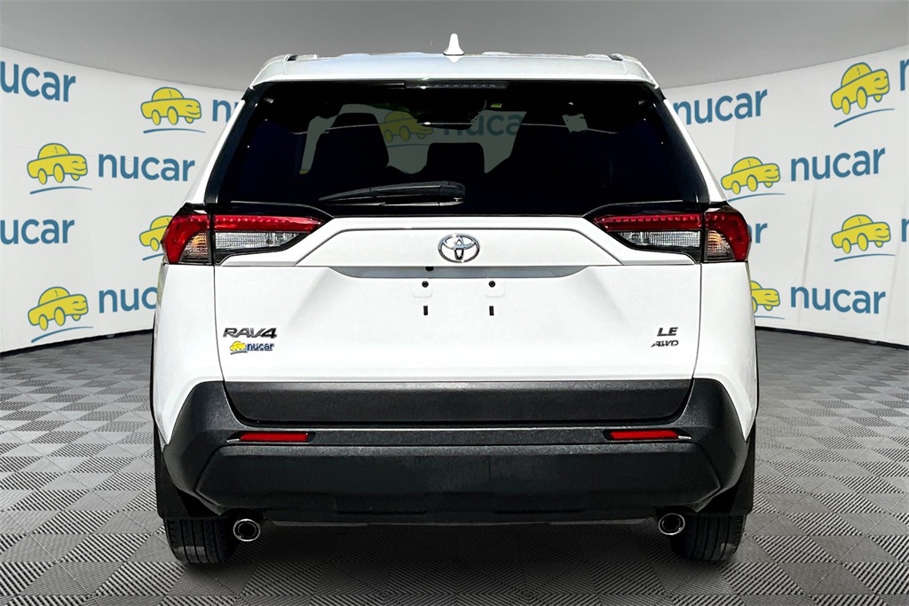 2022 Toyota RAV4 LE - Photo 5
