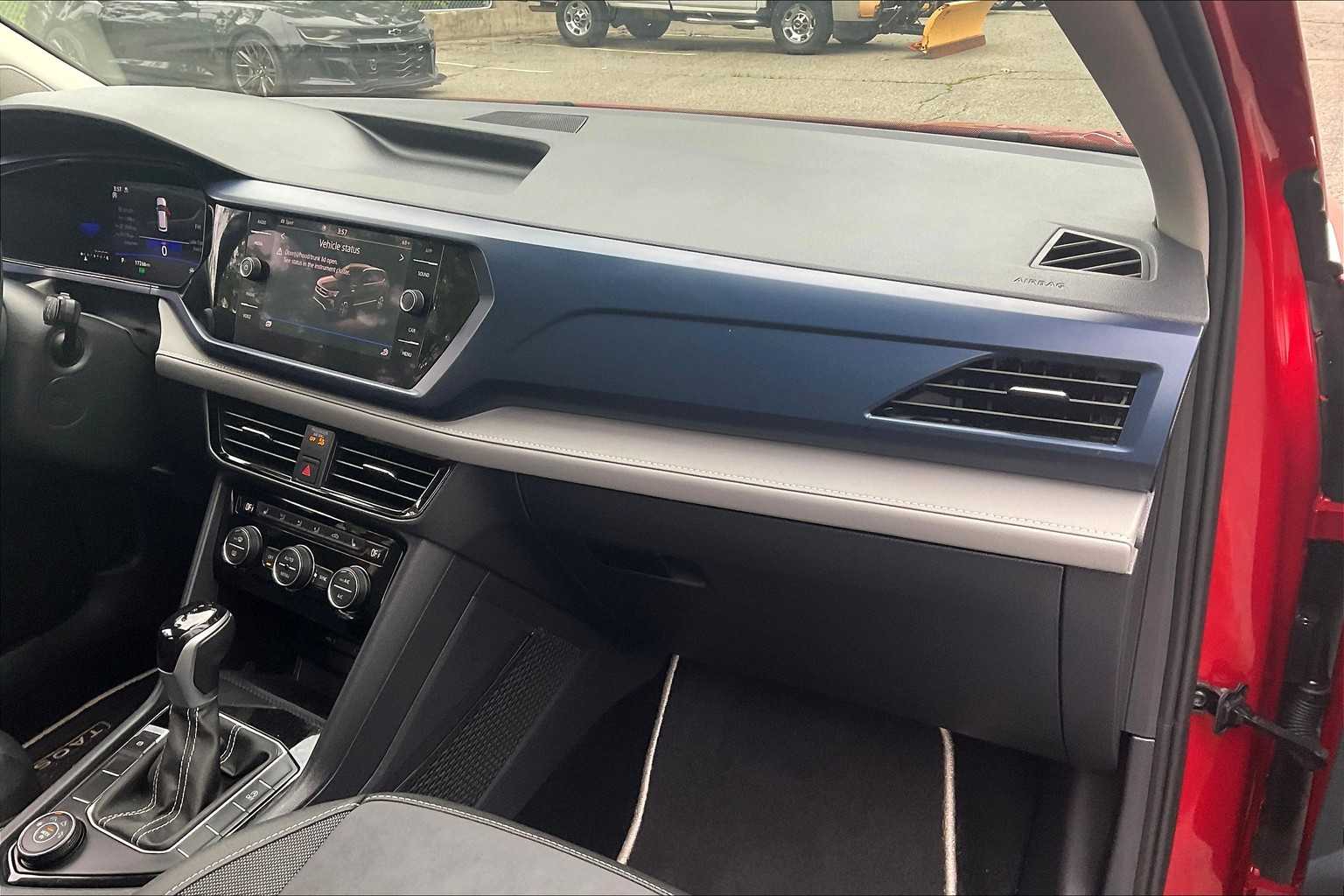 2024 Volkswagen Taos SE - Photo 13