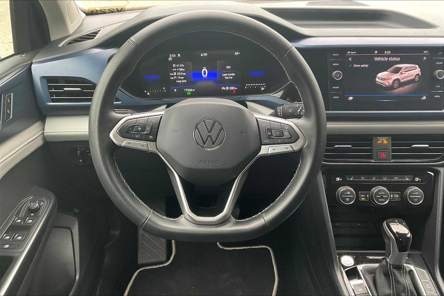 2024 Volkswagen Taos SE - Photo 17