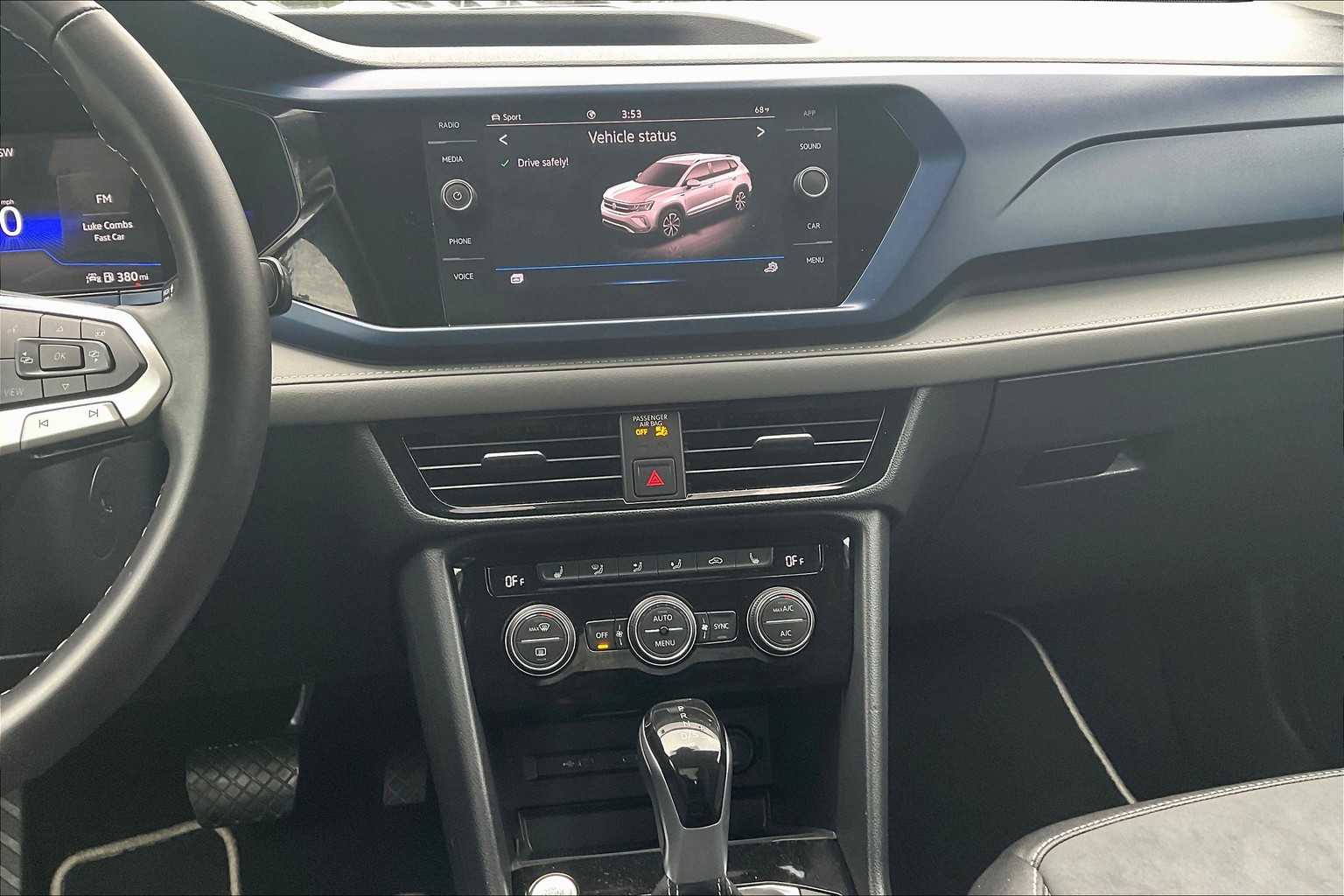 2024 Volkswagen Taos SE - Photo 18