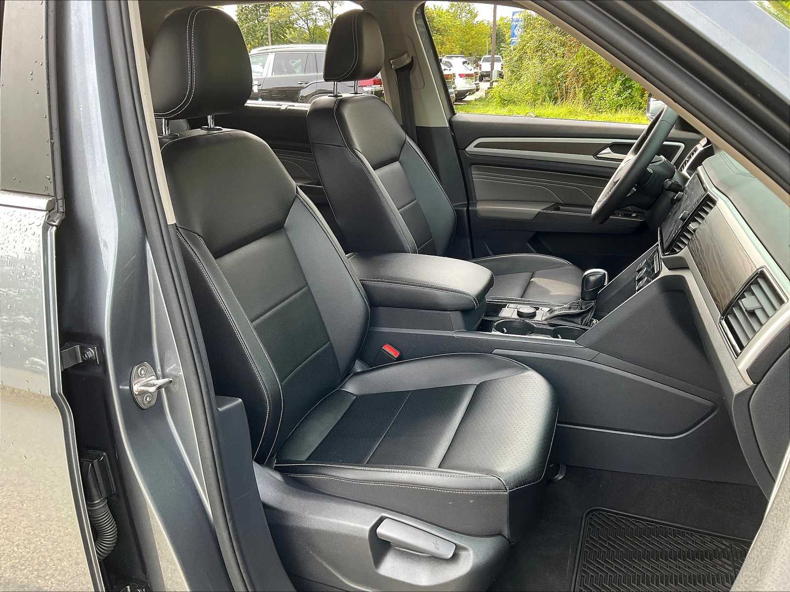 2022 Volkswagen Atlas 3.6L V6 SE w/Technology - Photo 11