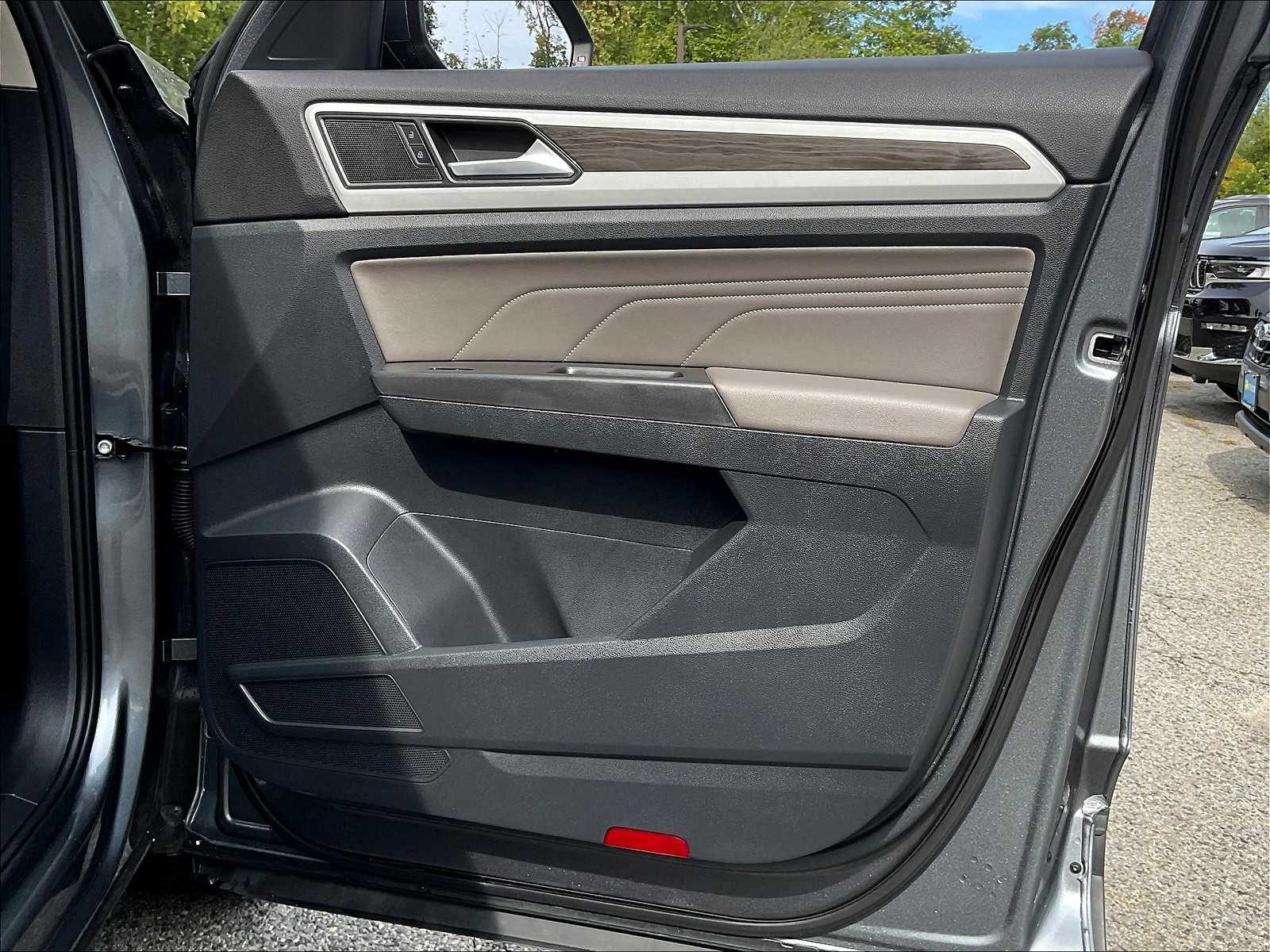 2022 Volkswagen Atlas 3.6L V6 SE w/Technology - Photo 12