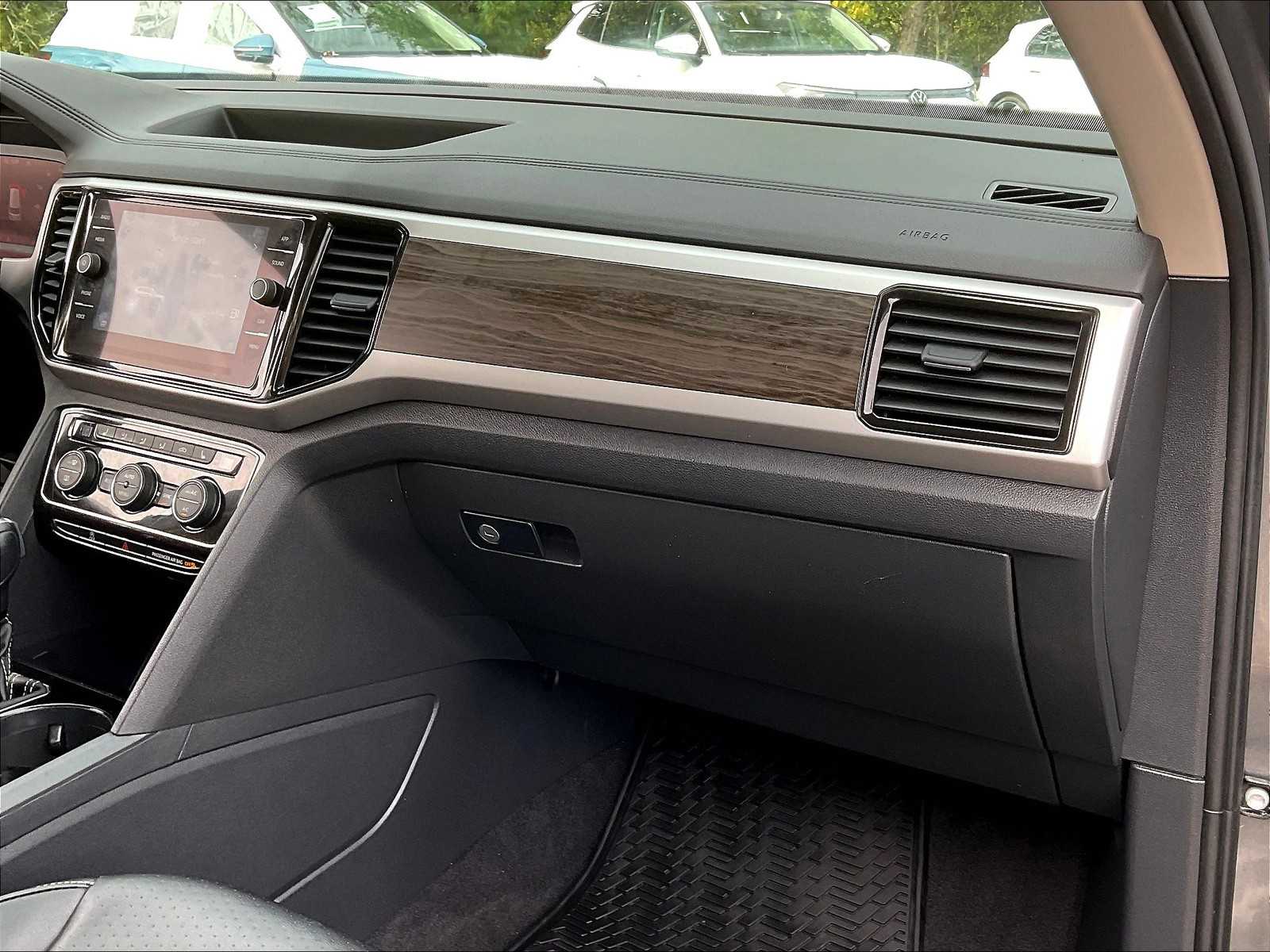 2022 Volkswagen Atlas 3.6L V6 SE w/Technology - Photo 13
