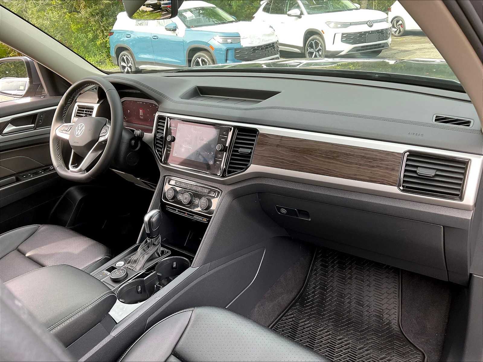 2022 Volkswagen Atlas 3.6L V6 SE w/Technology - Photo 14