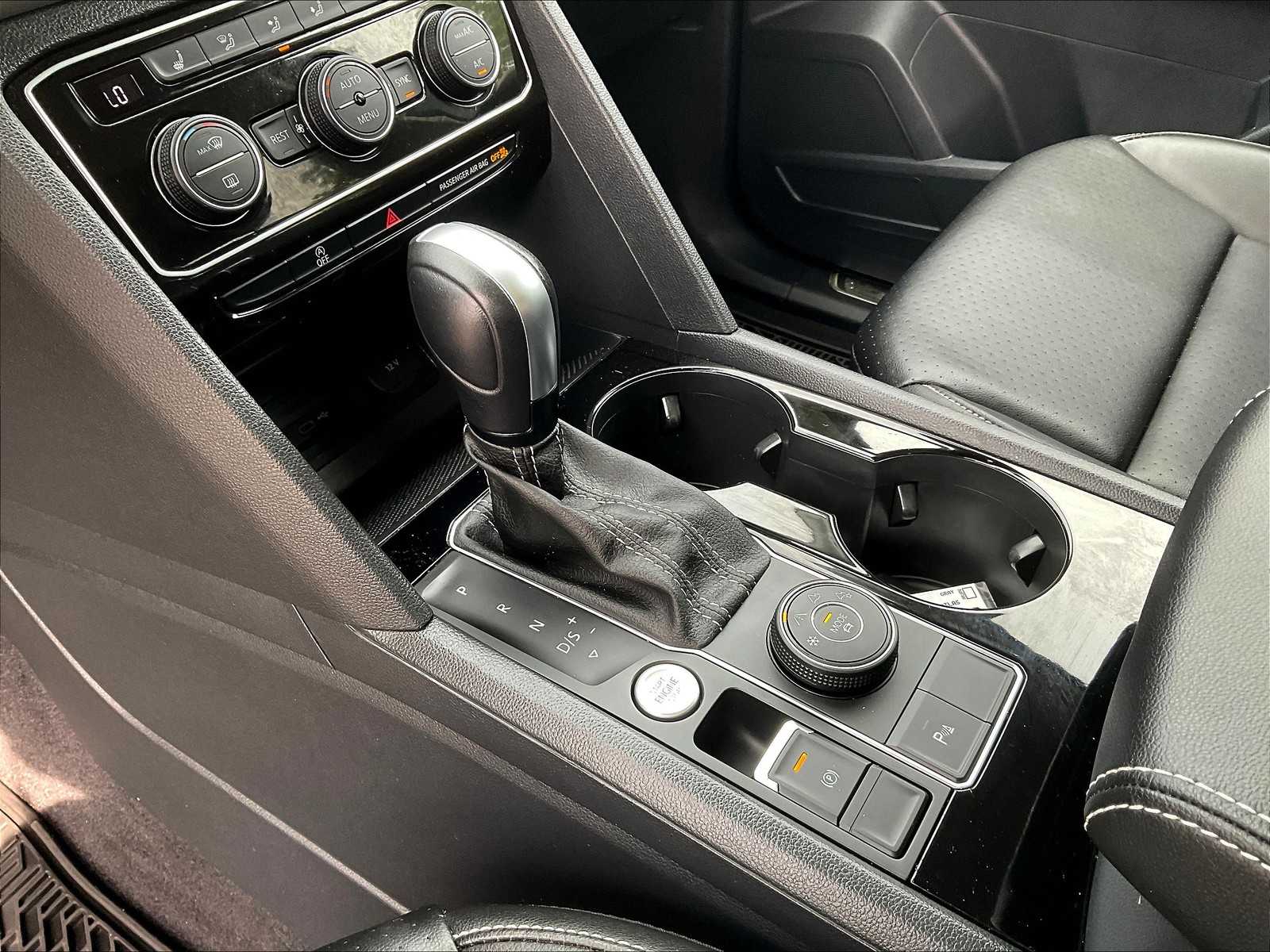 2022 Volkswagen Atlas 3.6L V6 SE w/Technology - Photo 21