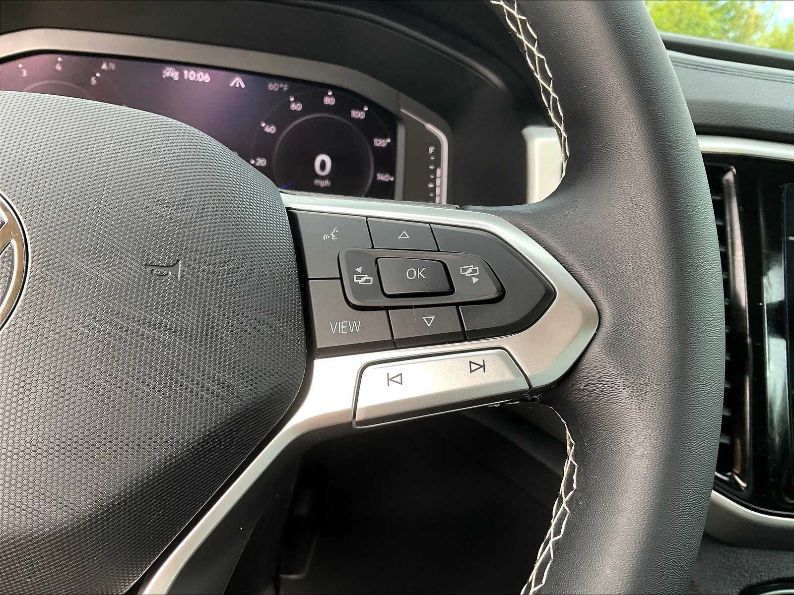 2022 Volkswagen Atlas 3.6L V6 SE w/Technology - Photo 24