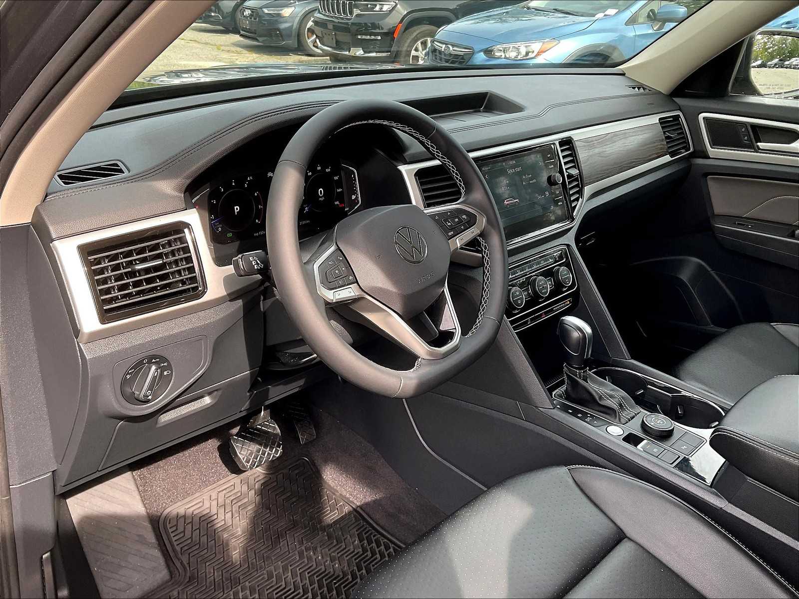 2022 Volkswagen Atlas 3.6L V6 SE w/Technology - Photo 8