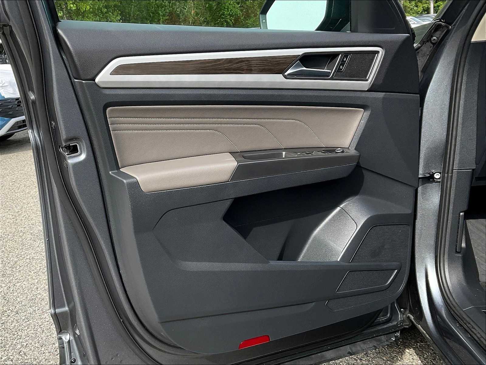 2022 Volkswagen Atlas 3.6L V6 SE w/Technology - Photo 9