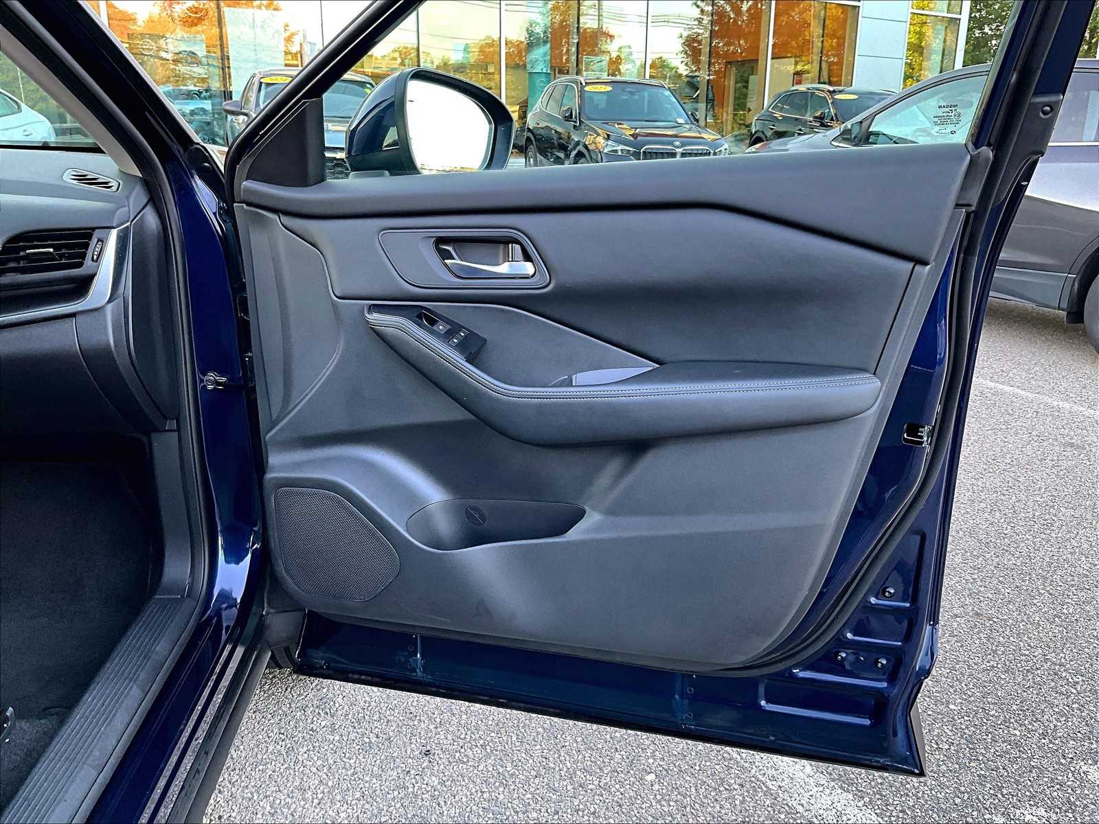 2025 Nissan Rogue SV - Photo 12