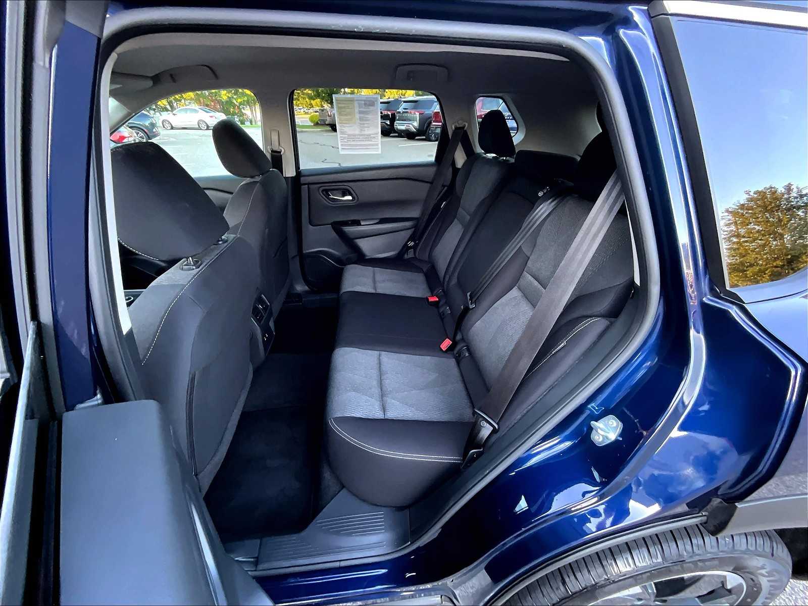 2025 Nissan Rogue SV - Photo 15