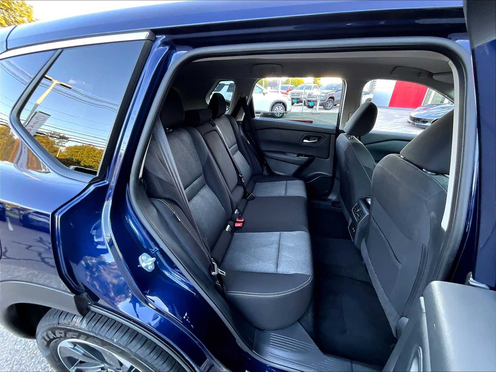 2025 Nissan Rogue SV - Photo 16