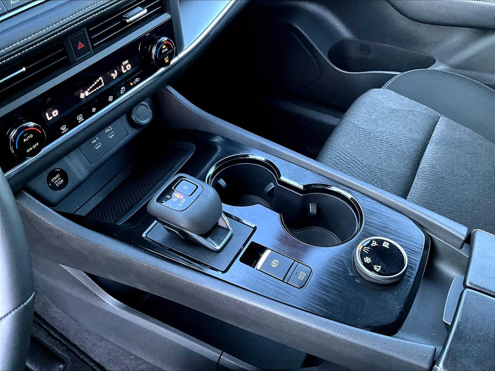 2025 Nissan Rogue SV - Photo 20