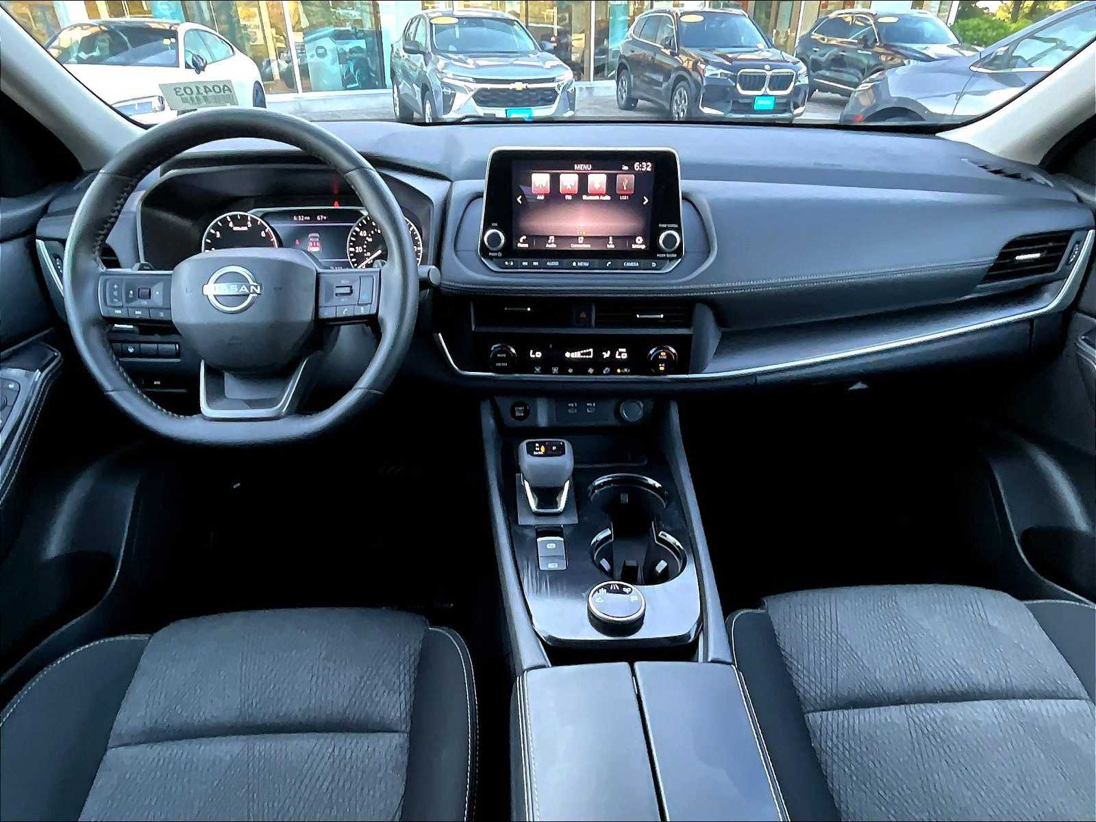 2025 Nissan Rogue SV - Photo 21