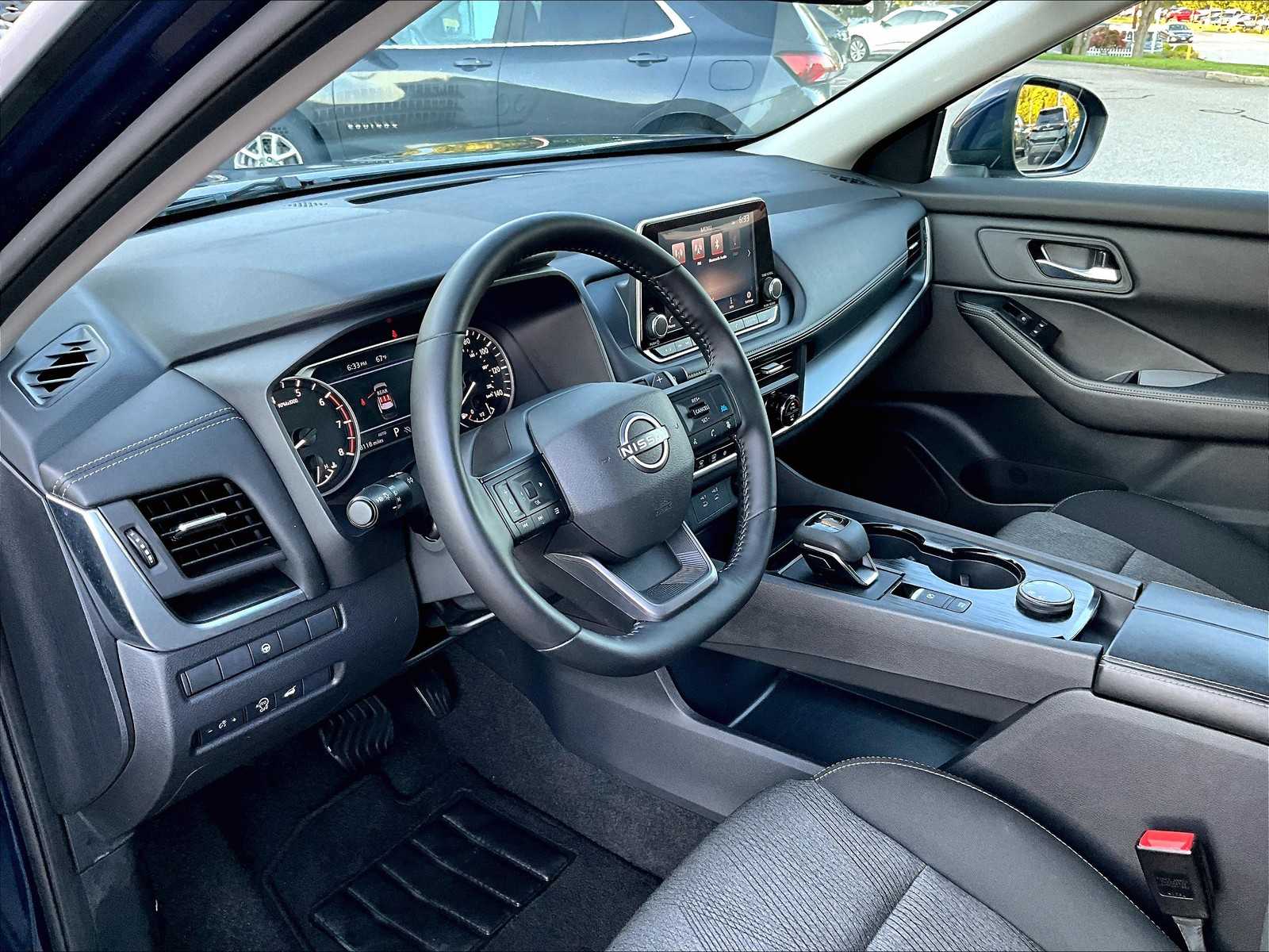 2025 Nissan Rogue SV - Photo 8