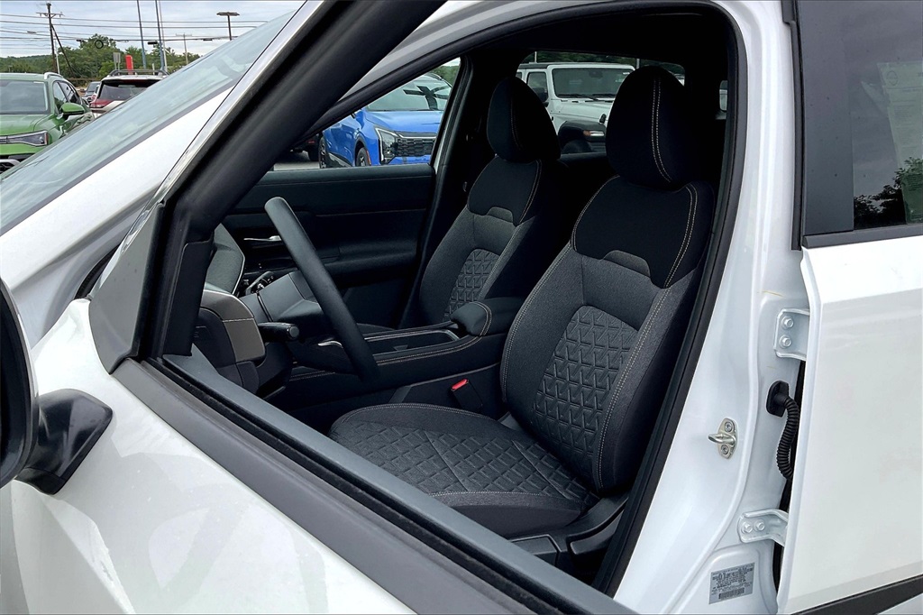 2025 Nissan Kicks SV - Photo 11