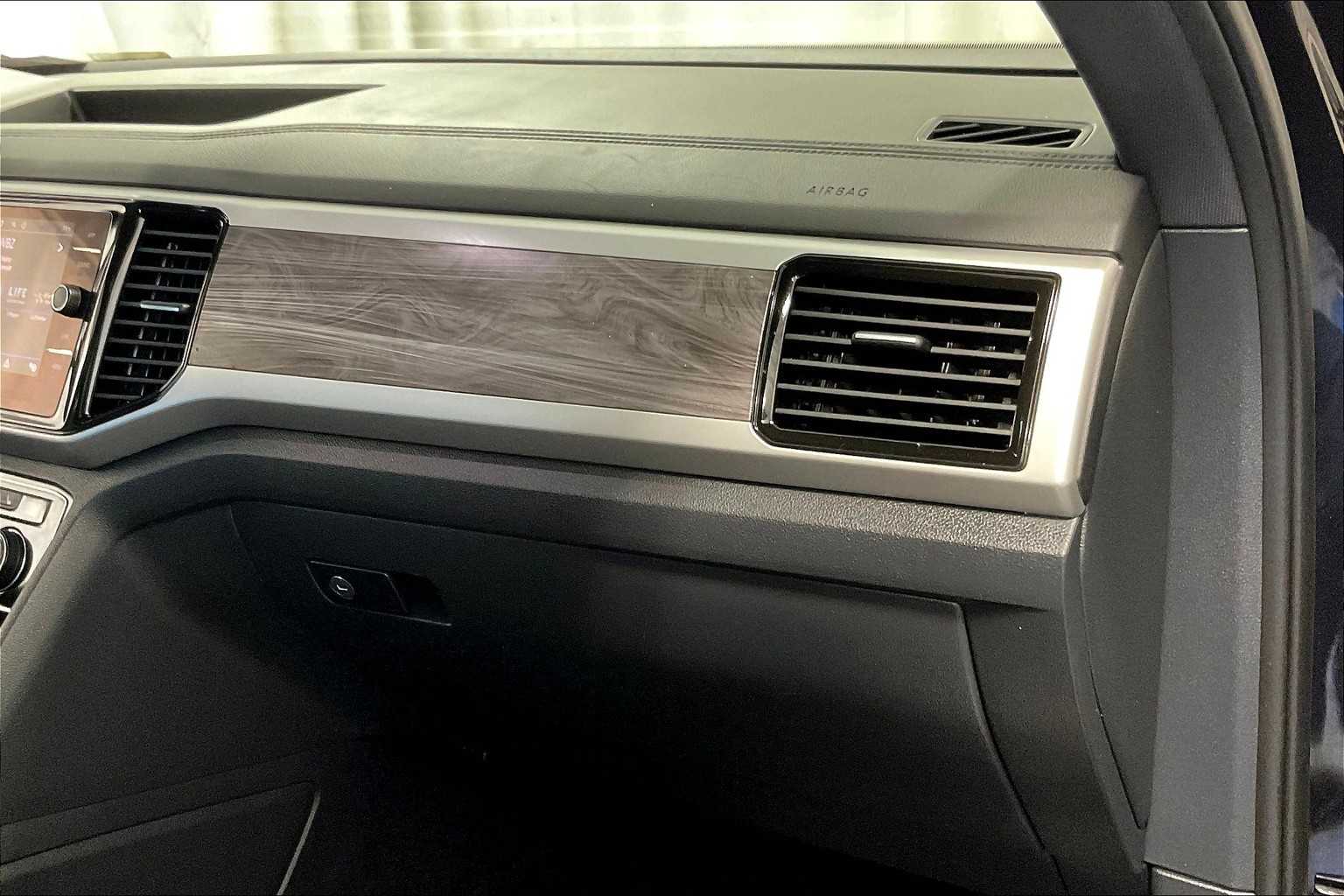 2022 Volkswagen Atlas Cross Sport 3.6L V6 SE w/Technology - Photo 13
