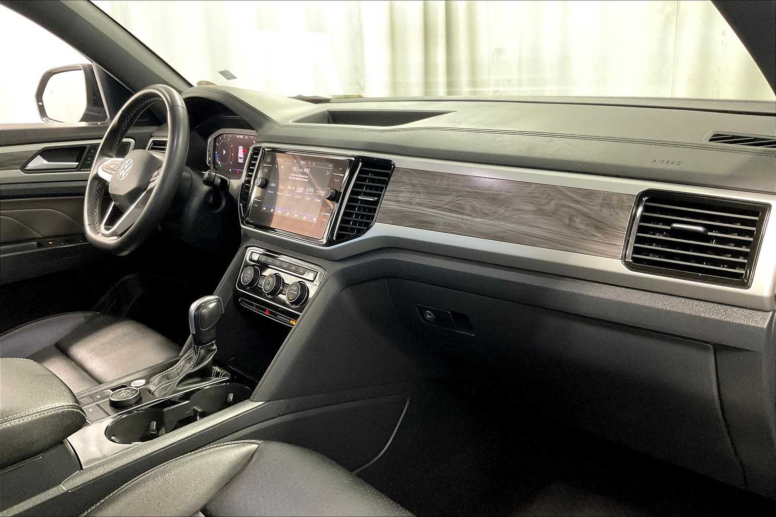 2022 Volkswagen Atlas Cross Sport 3.6L V6 SE w/Technology - Photo 14