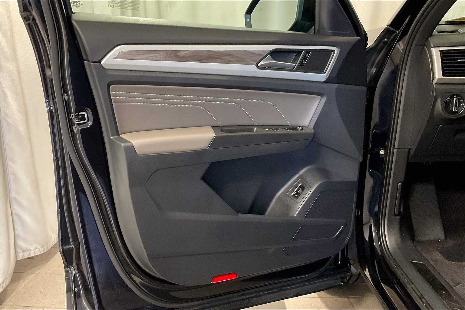 2022 Volkswagen Atlas Cross Sport 3.6L V6 SE w/Technology - Photo 9