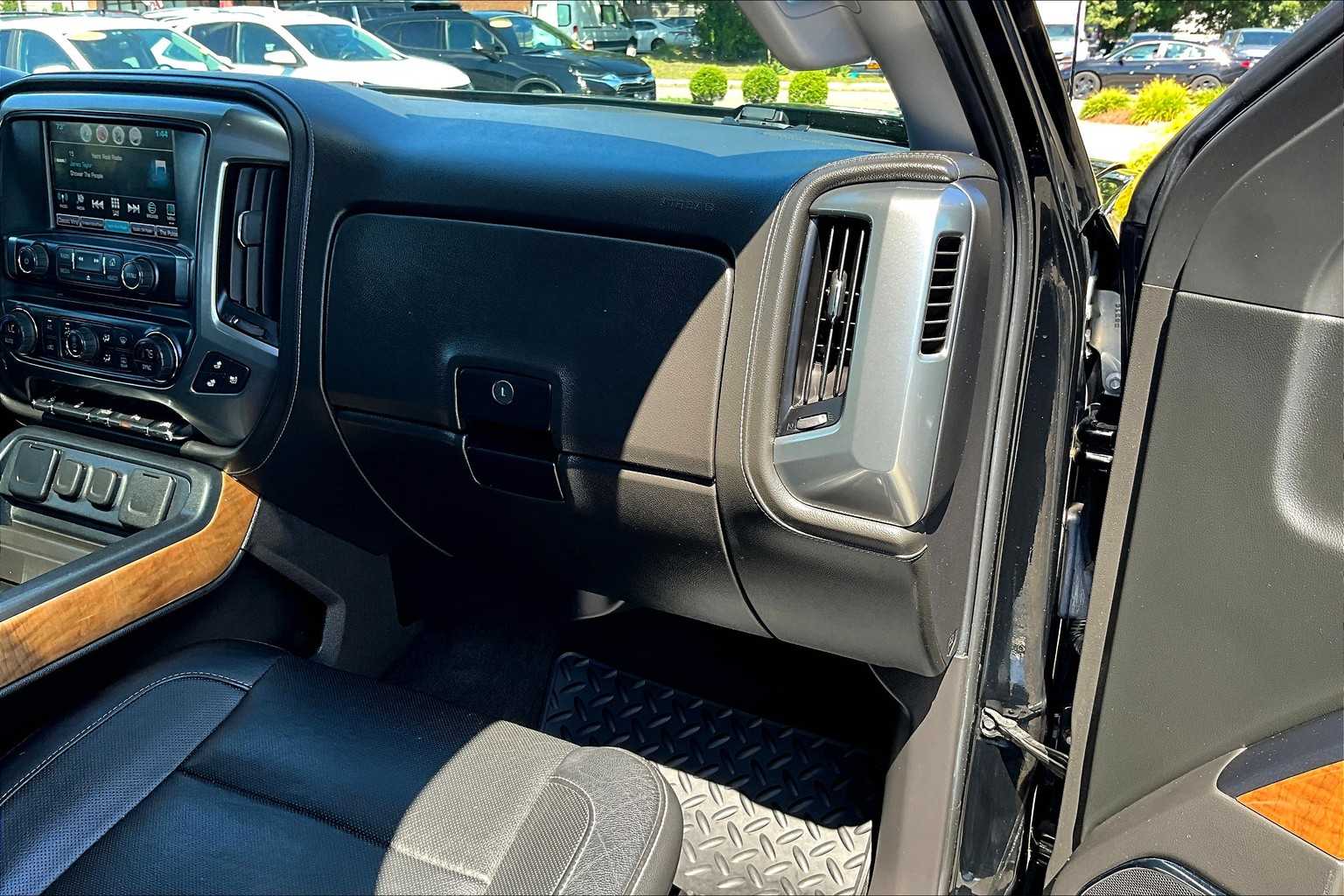 2018 Chevrolet Silverado 1500 LTZ - Photo 13
