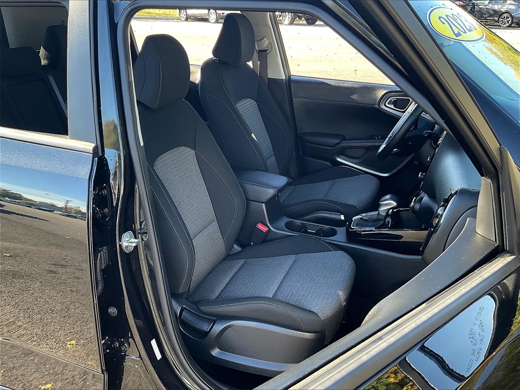 2023 Kia Soul EX - Photo 11