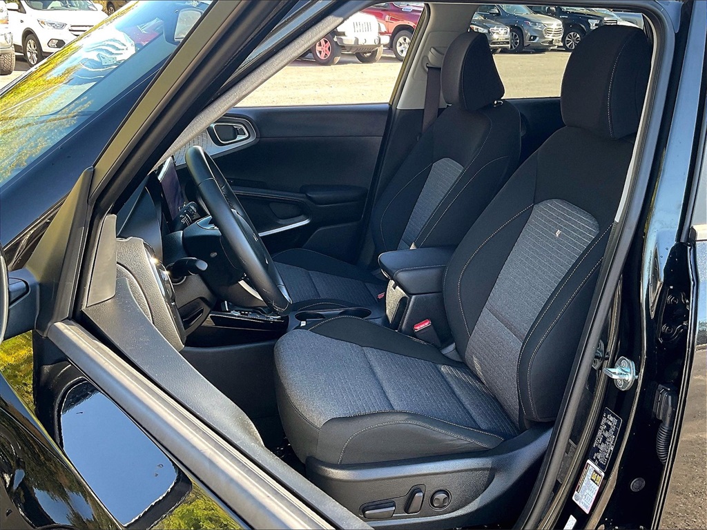 2023 Kia Soul EX - Photo 10