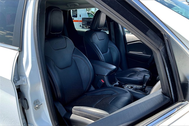 2021 Jeep Cherokee Latitude Lux - Photo 11