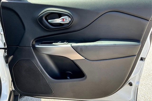 2021 Jeep Cherokee Latitude Lux - Photo 12