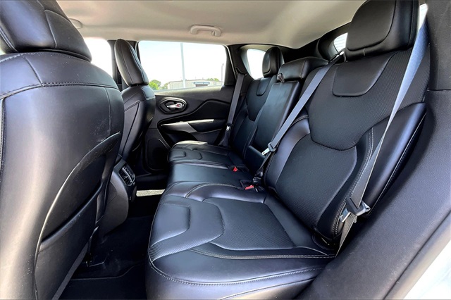 2021 Jeep Cherokee Latitude Lux - Photo 14