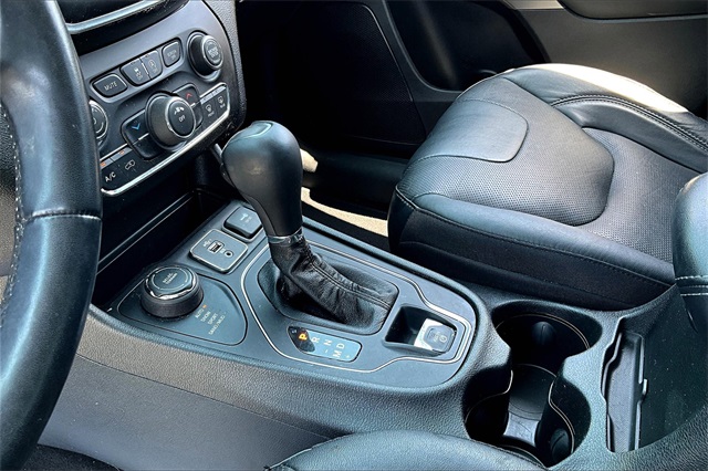 2021 Jeep Cherokee Latitude Lux - Photo 19