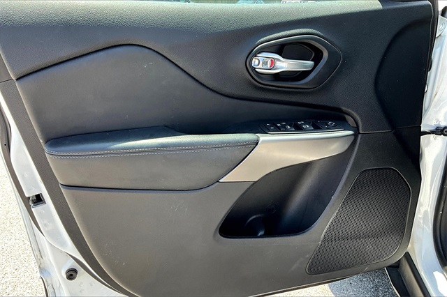 2021 Jeep Cherokee Latitude Lux - Photo 9