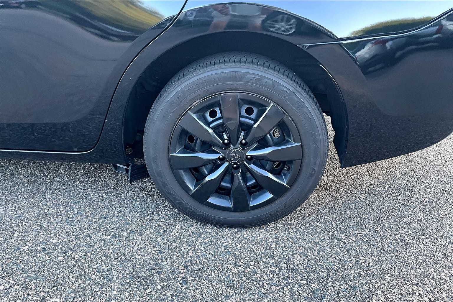 2014 Toyota Corolla LE - Photo 4