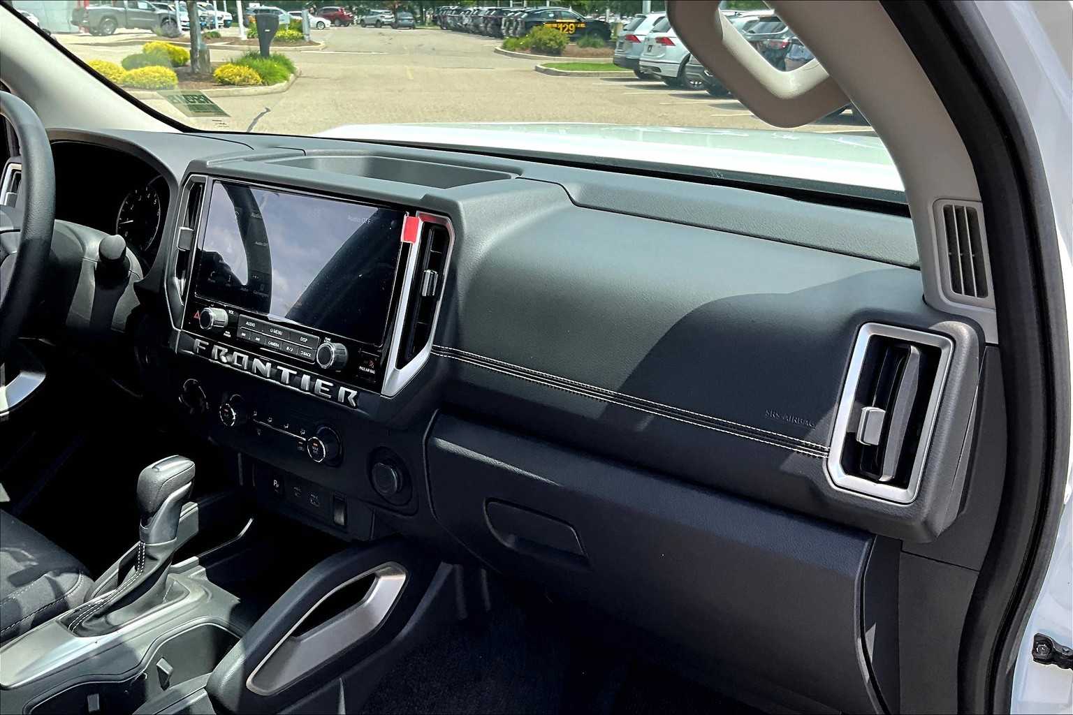 2025 Nissan Frontier SV - Photo 13