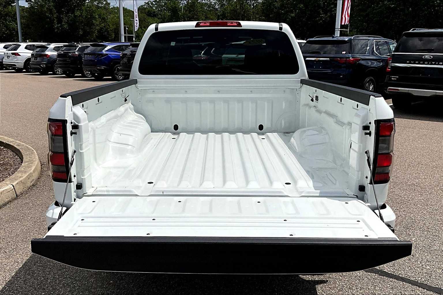 2025 Nissan Frontier SV - Photo 30