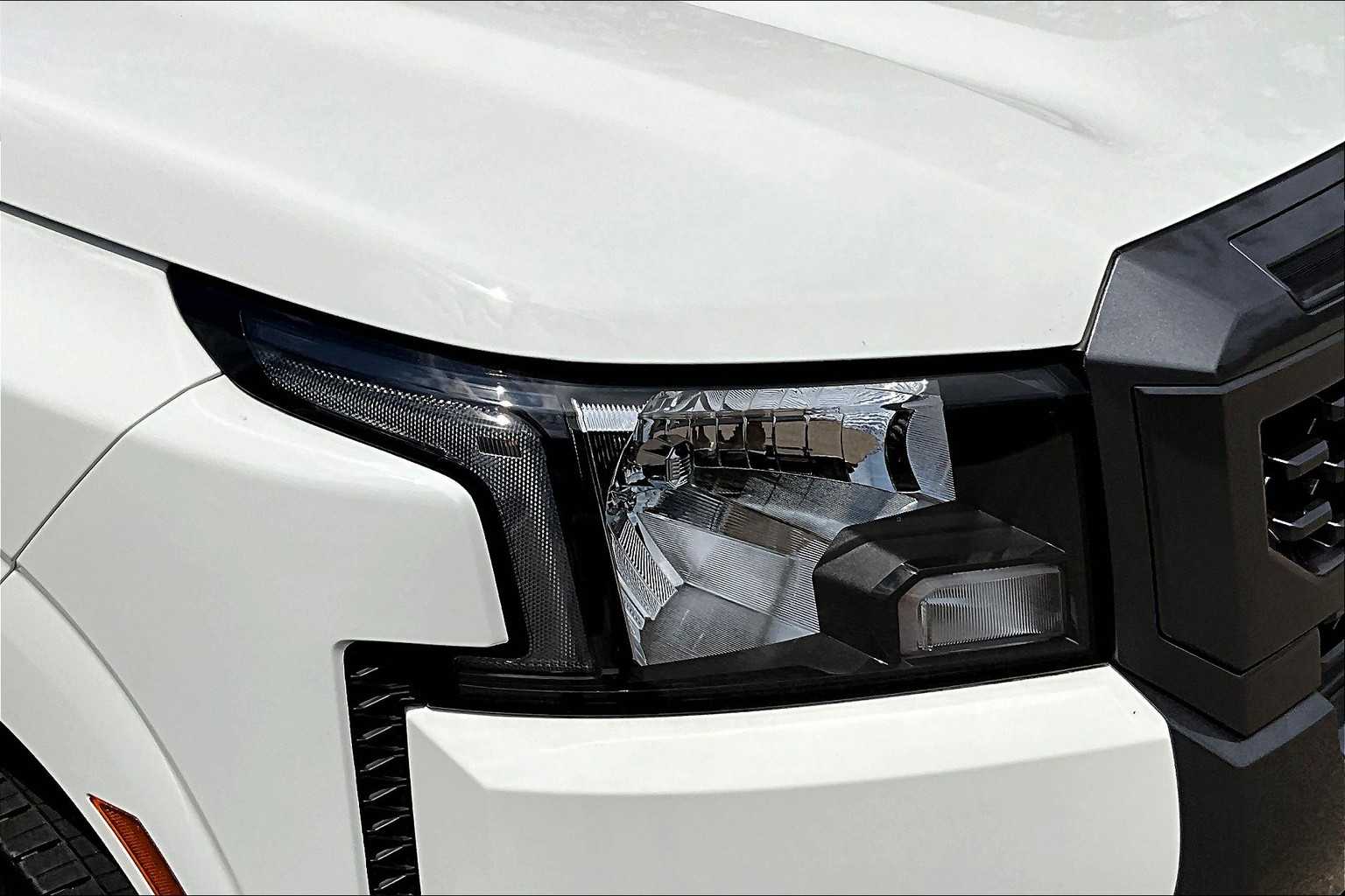 2025 Nissan Frontier SV - Photo 32