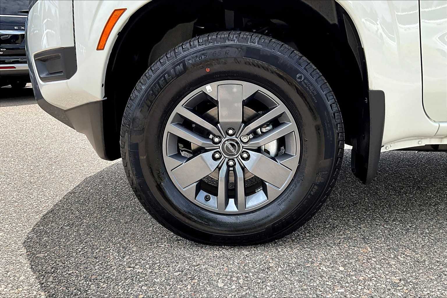 2025 Nissan Frontier SV - Photo 7