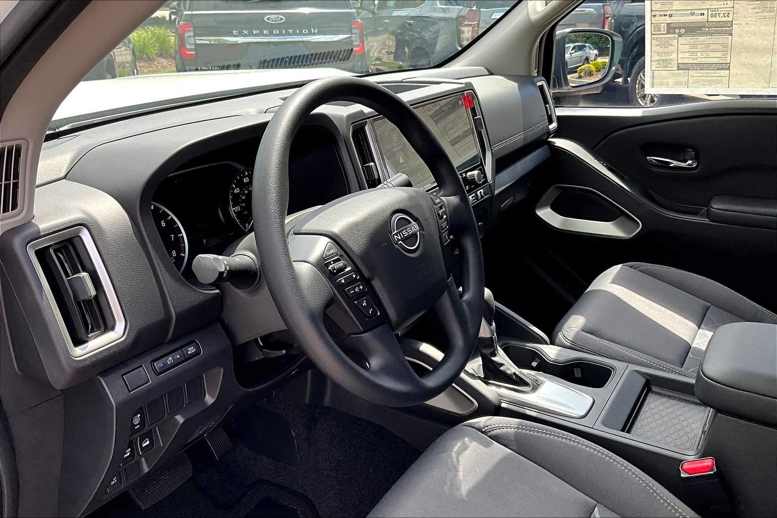 2025 Nissan Frontier SV - Photo 8