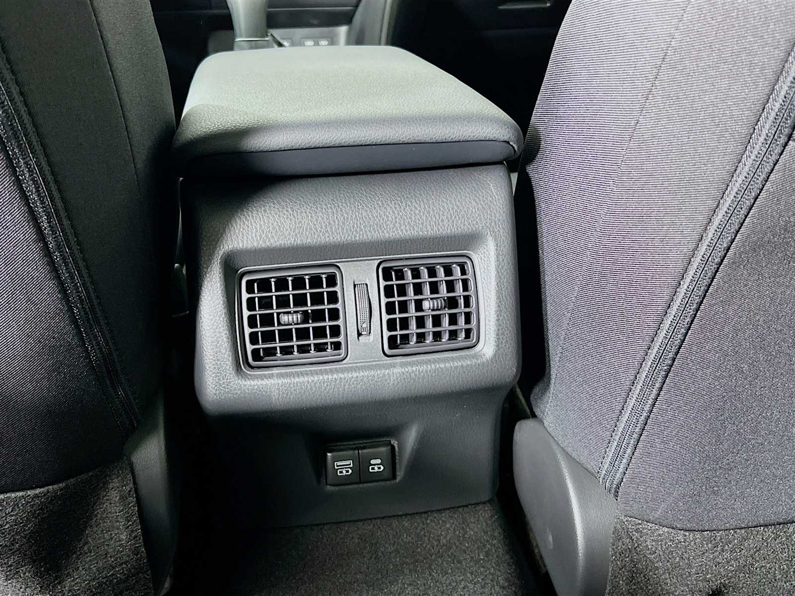 2025 Toyota Camry LE - Photo 14