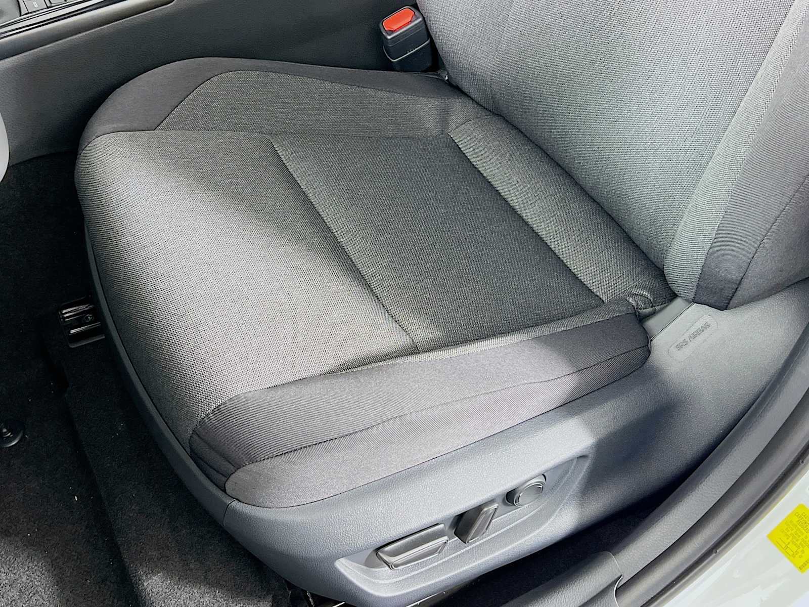 2025 Toyota Camry LE - Photo 17