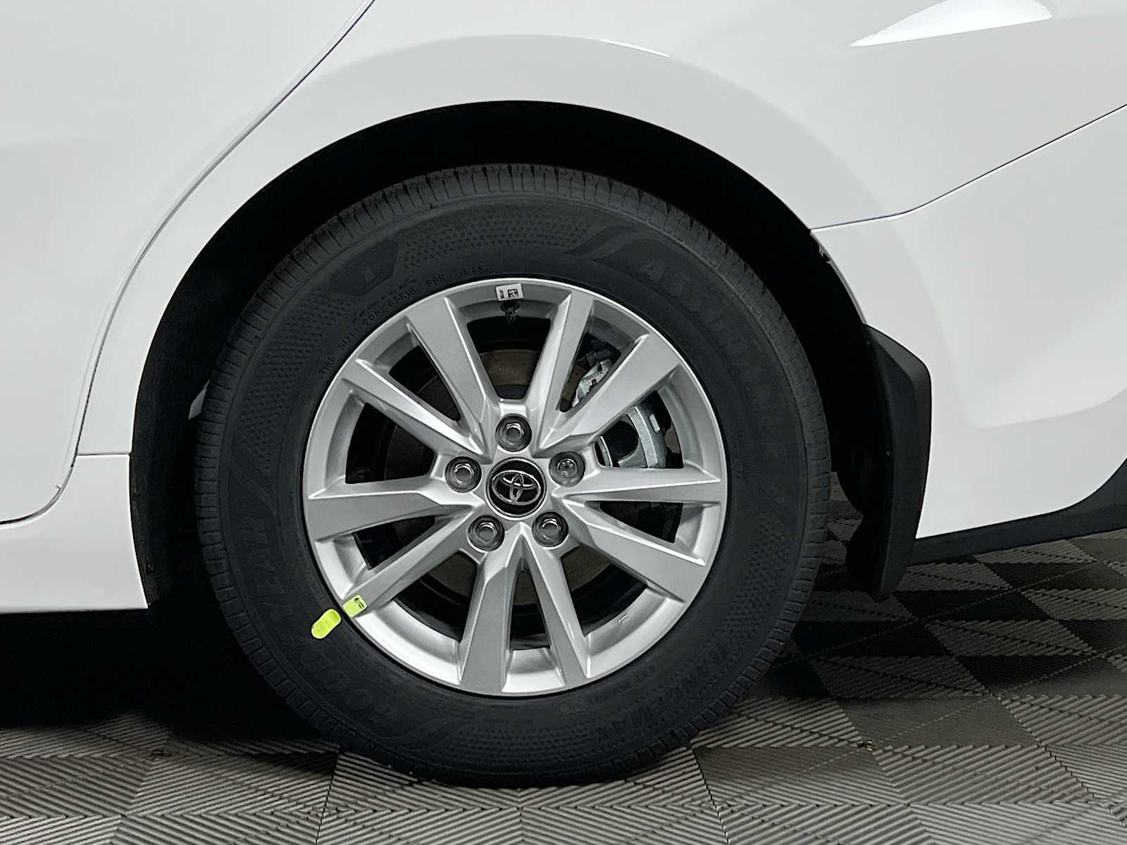 2025 Toyota Camry LE - Photo 19
