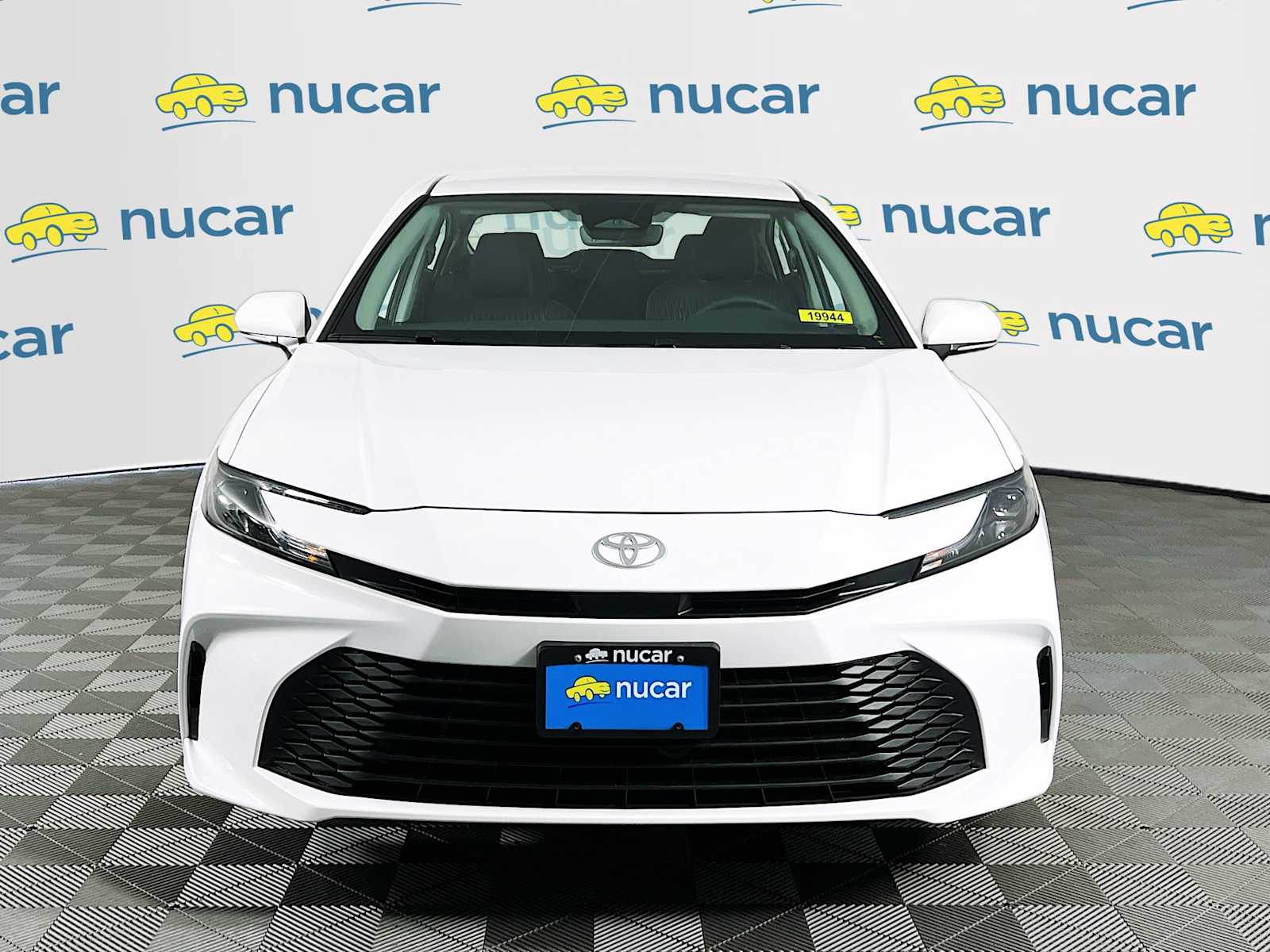 2025 Toyota Camry LE - Photo 2