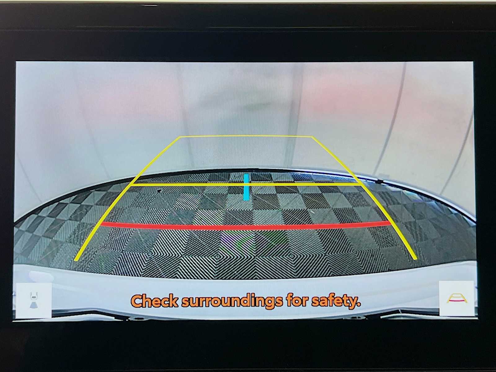 2025 Toyota Camry LE - Photo 9
